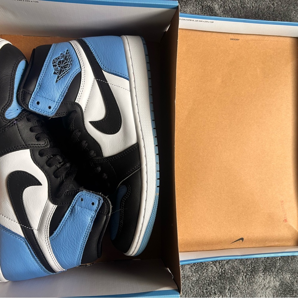Nike Air Jordan 1 Retro High OG University Blue